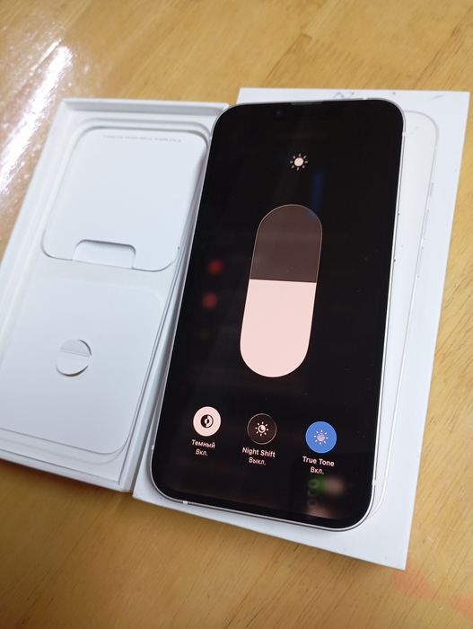 Продам iphone 13 white