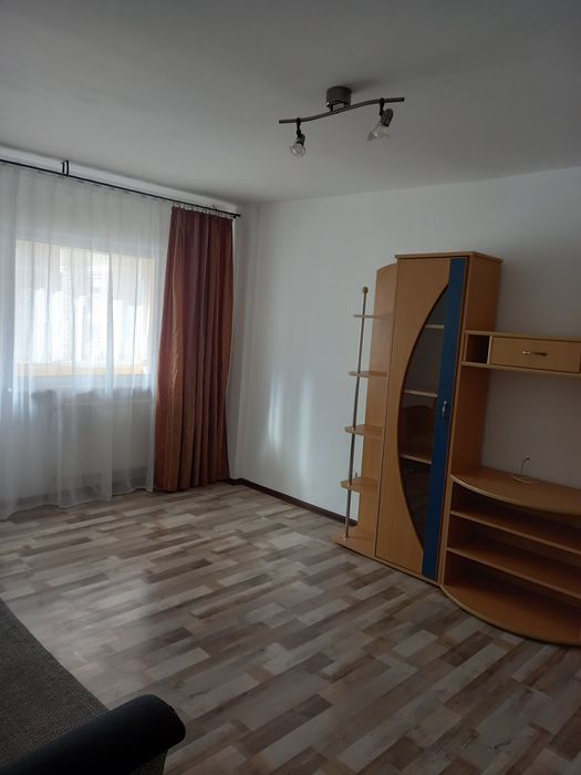 Închiriez apartament