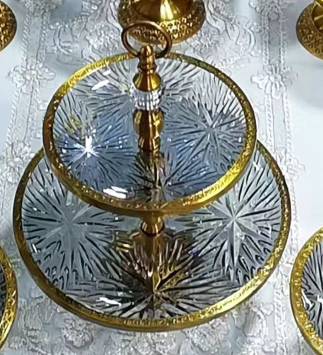 Этажерка, конфетница, новая.