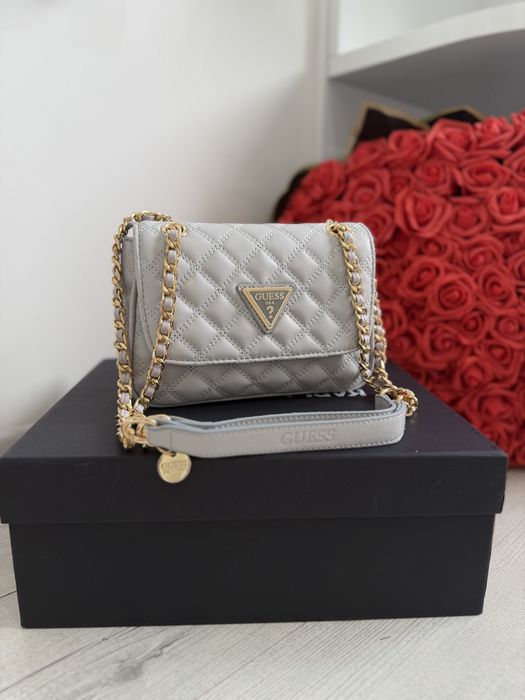 Уникален модел Guess дамска чанта