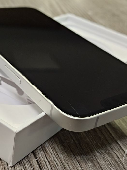 iPhone 16e White / 128GB / 100%