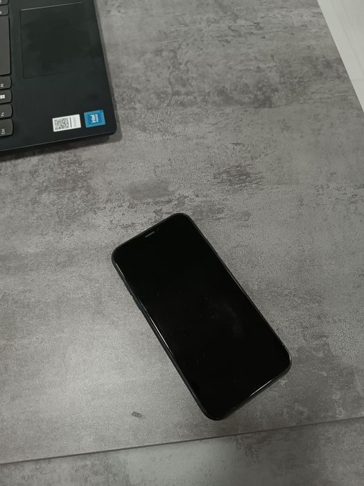 Iphone Xr ideal holatda