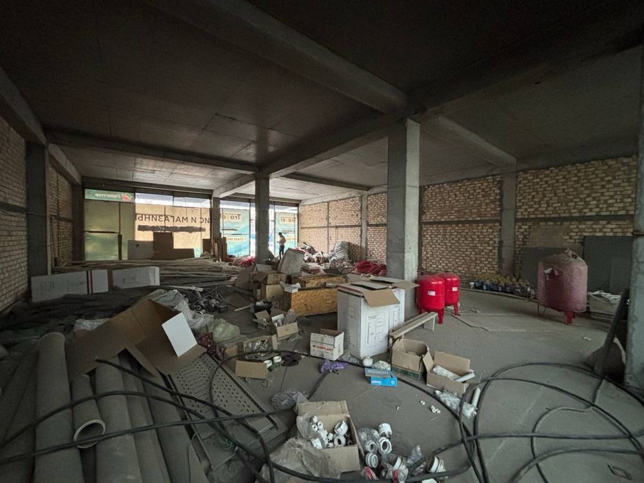 Продается коммерческое помещение на 1ой линии.