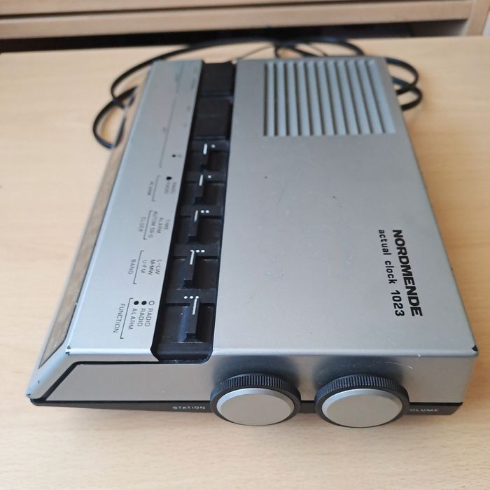 Винтидж радио NORMENDE actual clock 1023, Germany