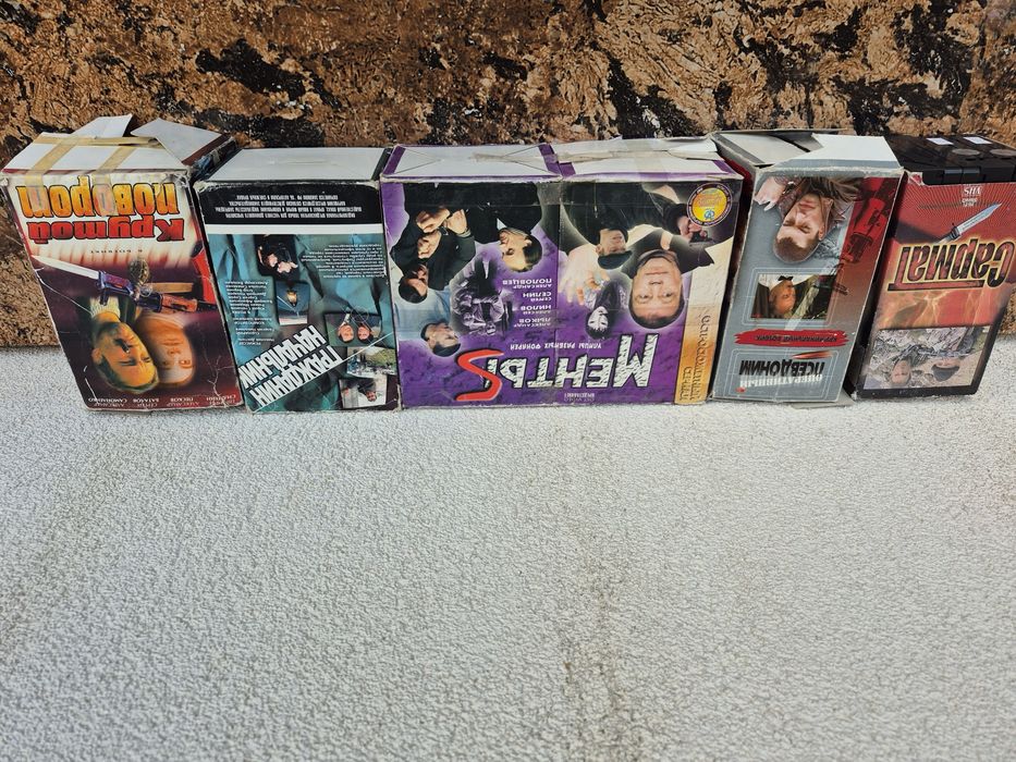 Vând 32 casete video VHS originale cu filme & seriale in limba Rusa