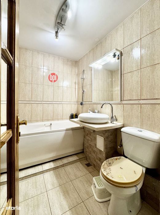 SE VINDE Apartament pe 2nivele situat central in Falticeni, jud. SV