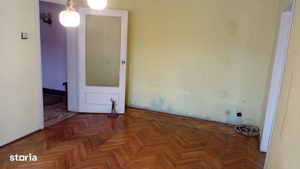 Vand apartament 2 camere Piata Mihai Viteazul