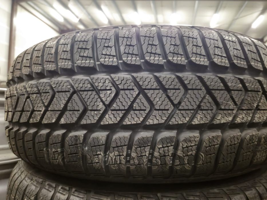 4 anvelope iarna noi Pirelli 225 60 17