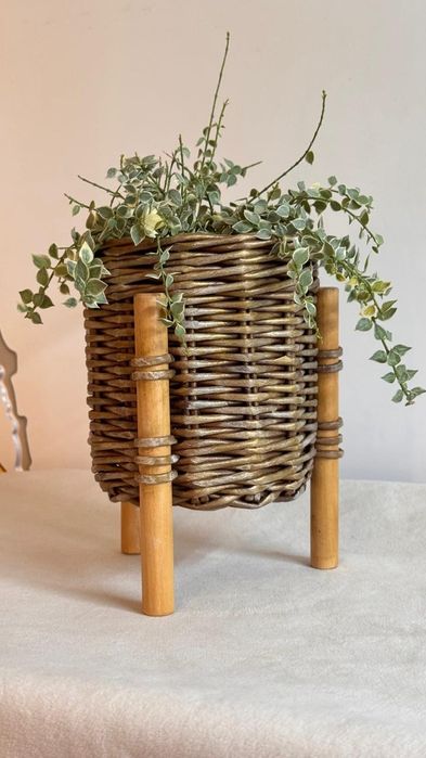 Продам плетенное кашпо