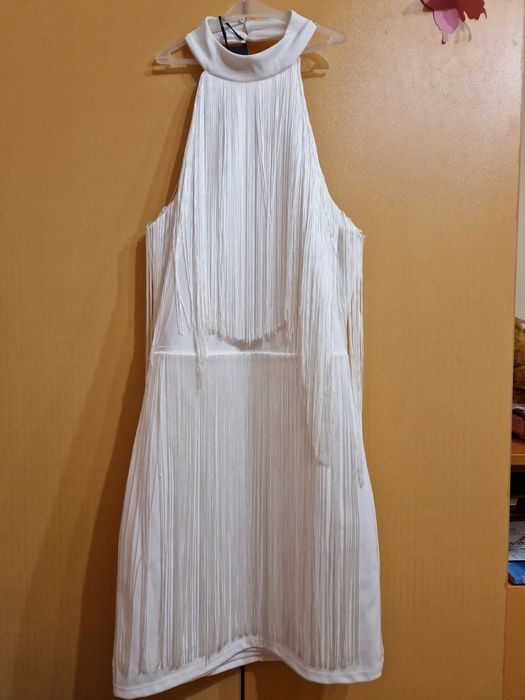 Ефектна дамска рокля с гол гръб