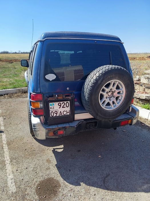 Машина Mitsubishi pajero 2