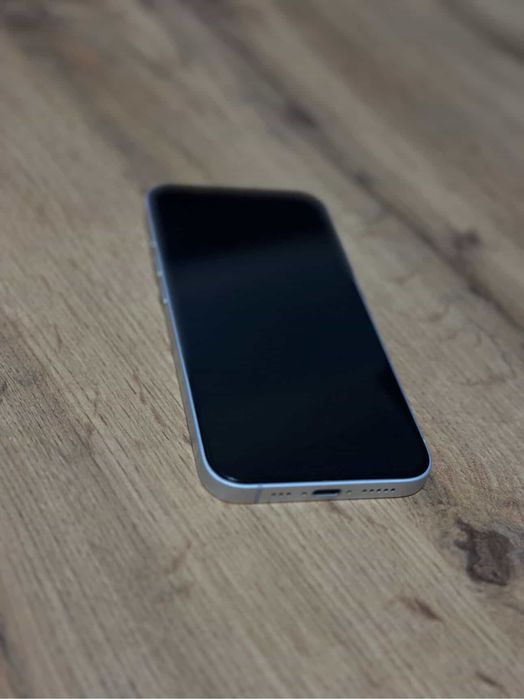 Продам Iphone 16e