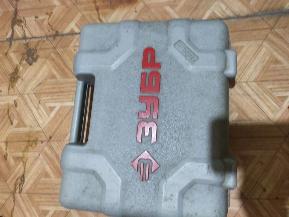 Шуруповёрт на запчасти.