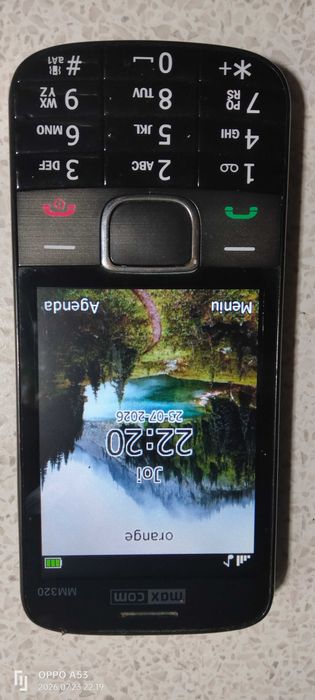 Samsung S5, Nokia 5528 și MaxCom.