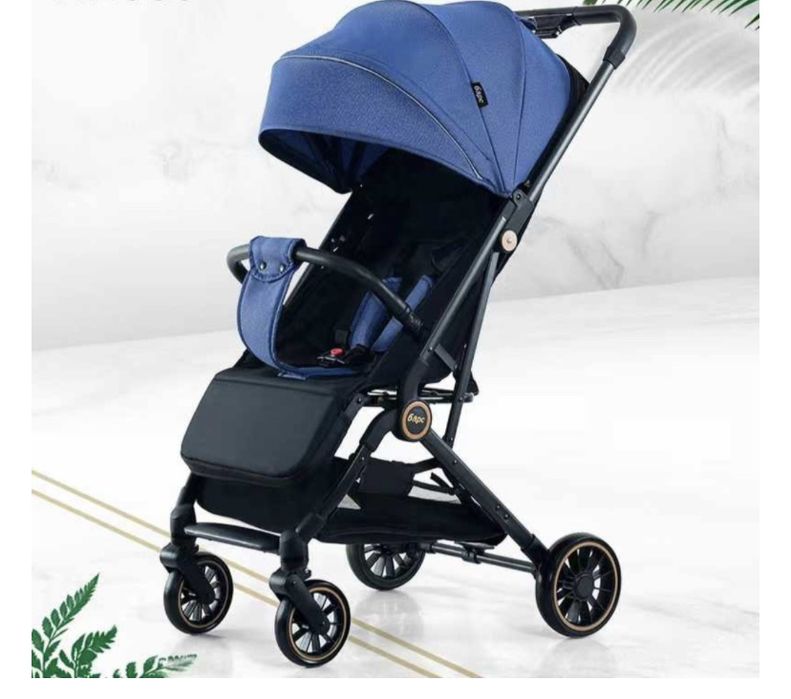 Коляска простой и раскладной