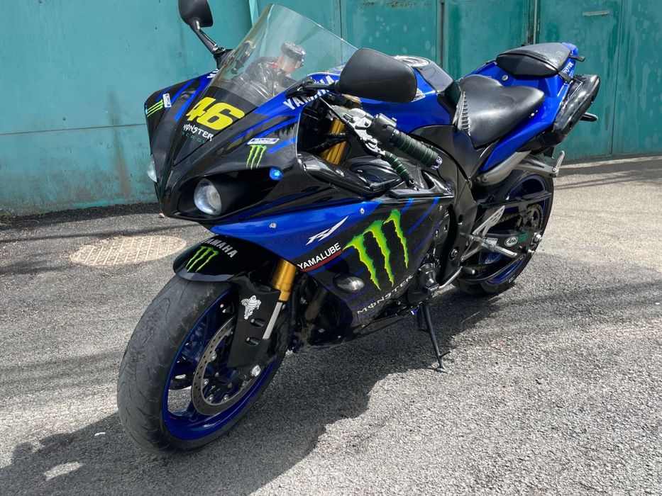 Yamaha r1 линза 2011