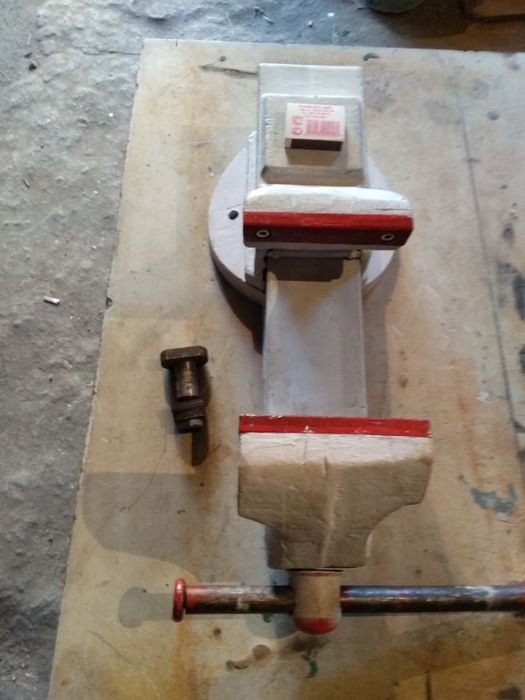 Продам тиски