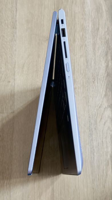 Vând laptop Lenovo Yoga 530-14IKB, model 81EK, laptop 2 în 1 cu ecran tactil și balamale rabatabile la 360°