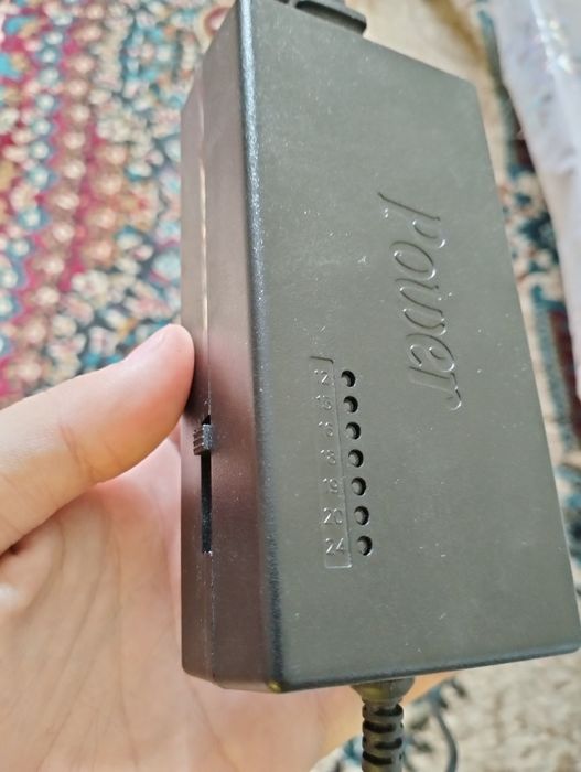 Универсальный зарядчикдля ноутбука