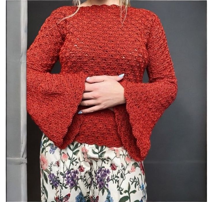 Bluza crosetata cu maneci evazate