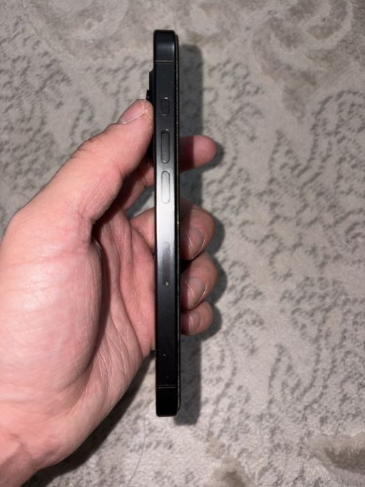 Apple iPhone 15 Pro 128 GB — идеальное состояние