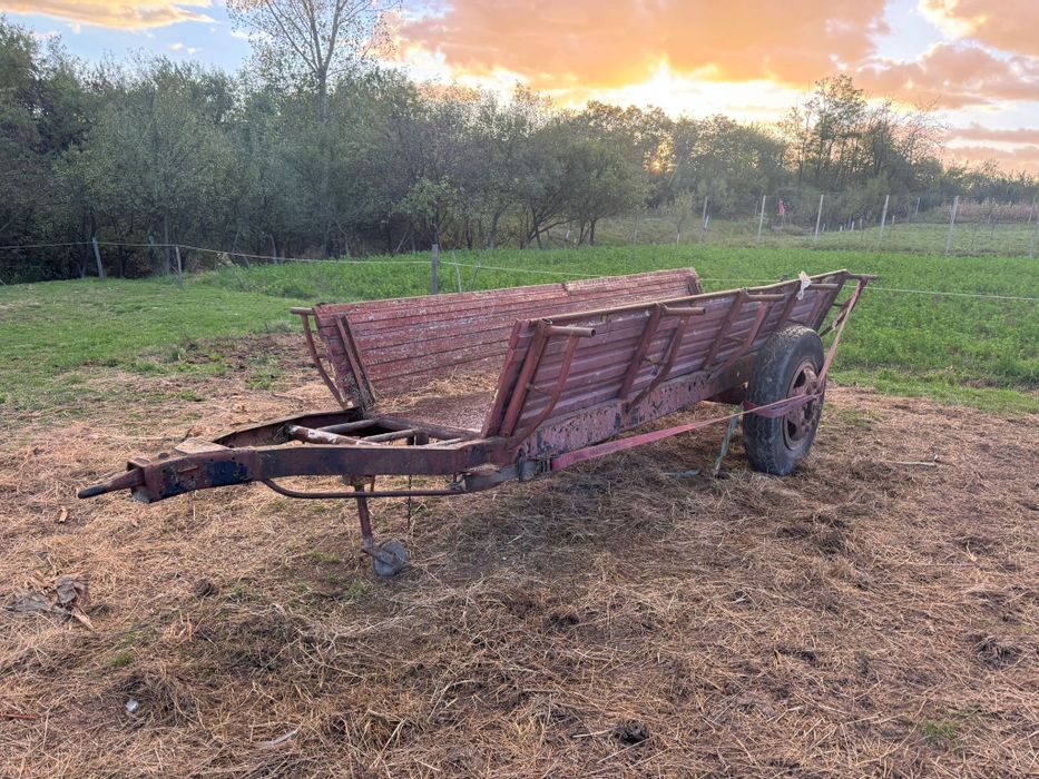 Remorca tractor pe o axa