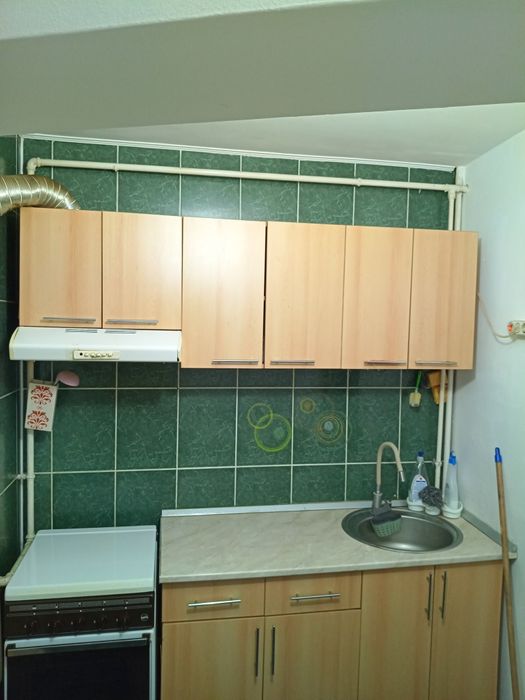 Apartament cu 3 camere de închiriat