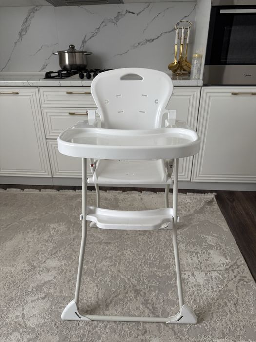 Детский белый стульчик для кормления