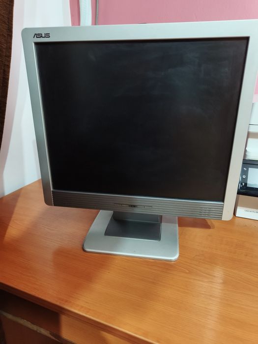Monitor Asus 17"