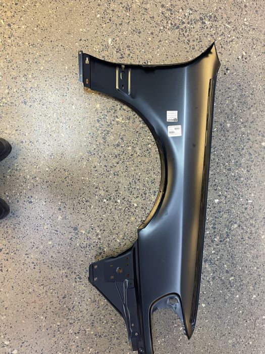 Audi 100 левое крыло