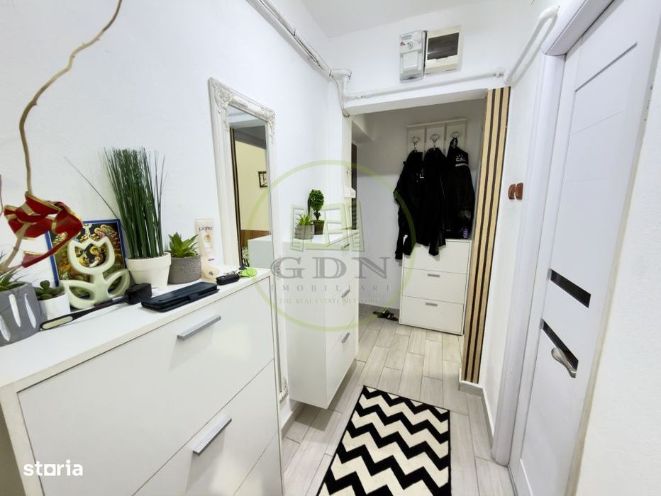 Apartament 4 camere, semidecomandat, cartier Craiovita Noua, zona Fort