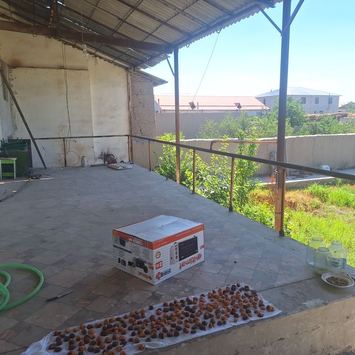 Шавот йулни 4.5кмида 1200 м/кв уйсатилади