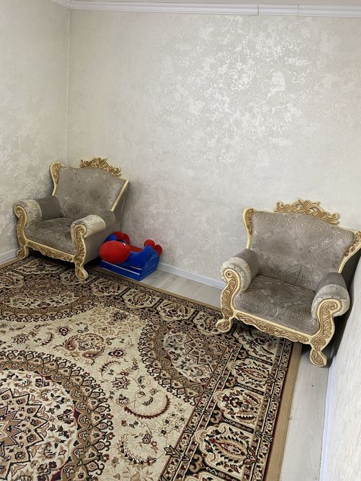 Продам диван и два кресла