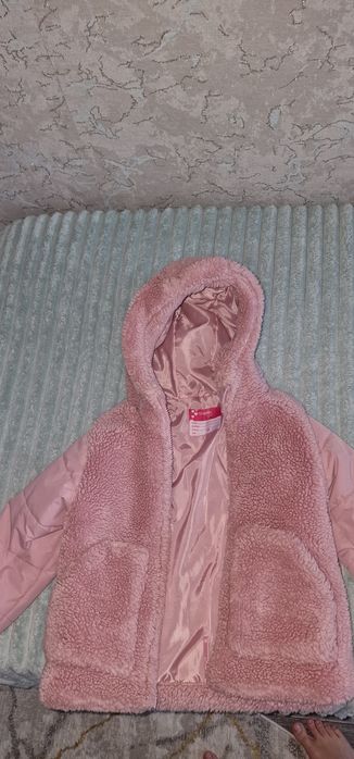 Продам куртку на девочку
