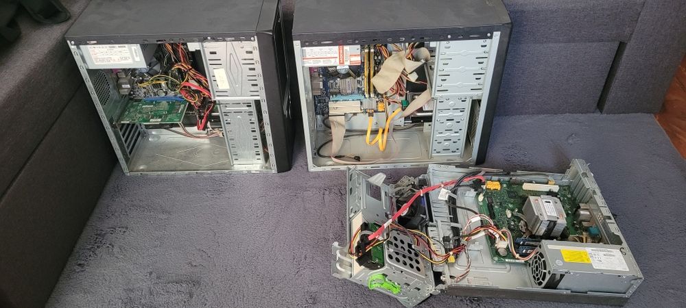 Vând 3 calculatoare