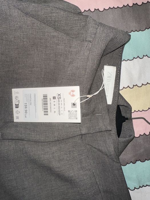 pantaloni zara cu eticheta