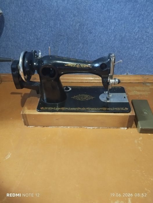 Продам швейную машину