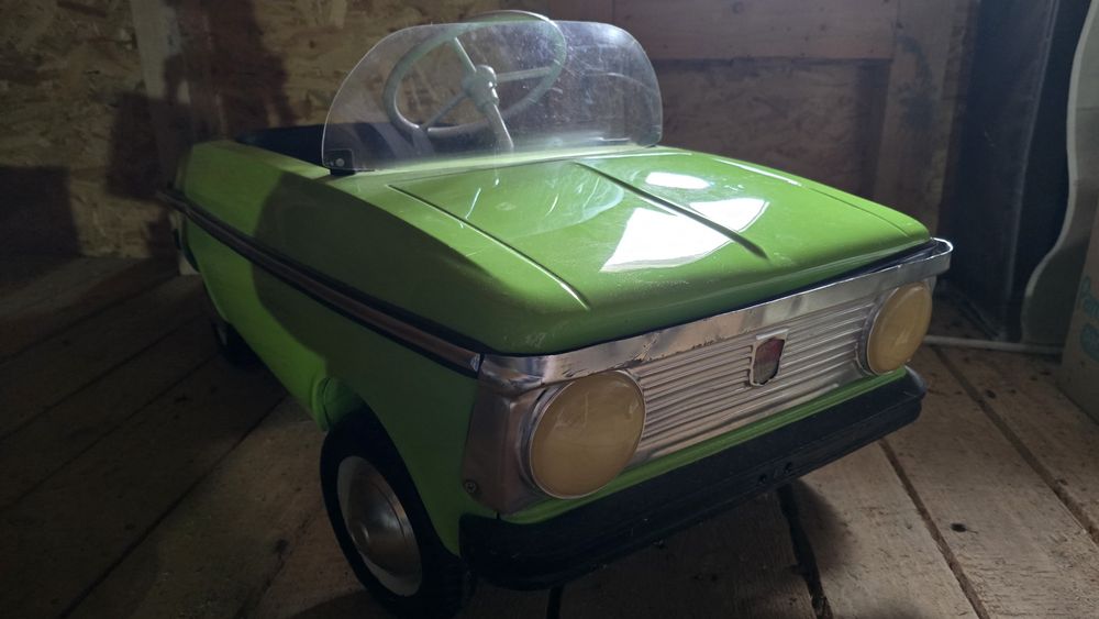 Masinuta veche Moskvich