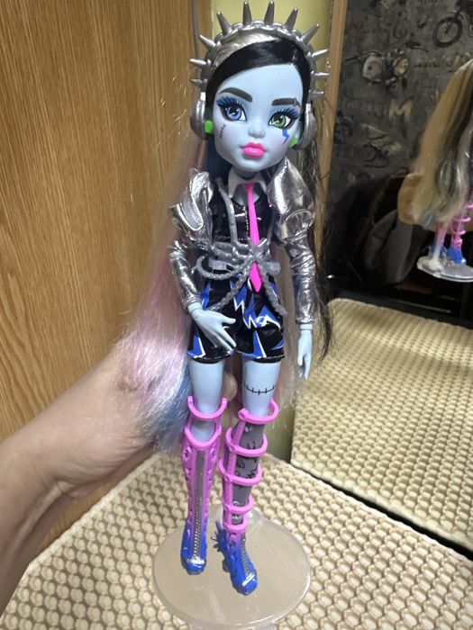 Кукла  монстр хай!