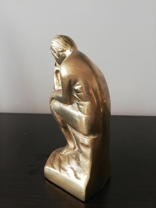 Красива, винтидж статуетка на "Мислителя ". Месинг