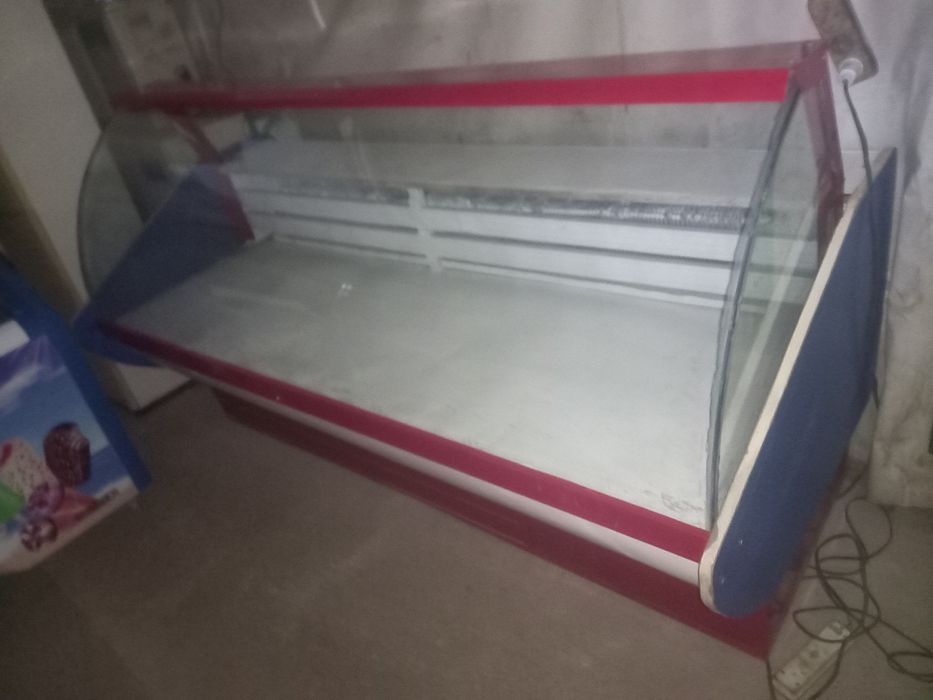 Ветрина холодильник сирочно продается