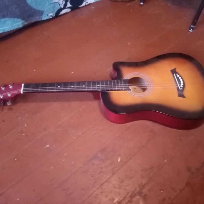 Гитара 6 струнка