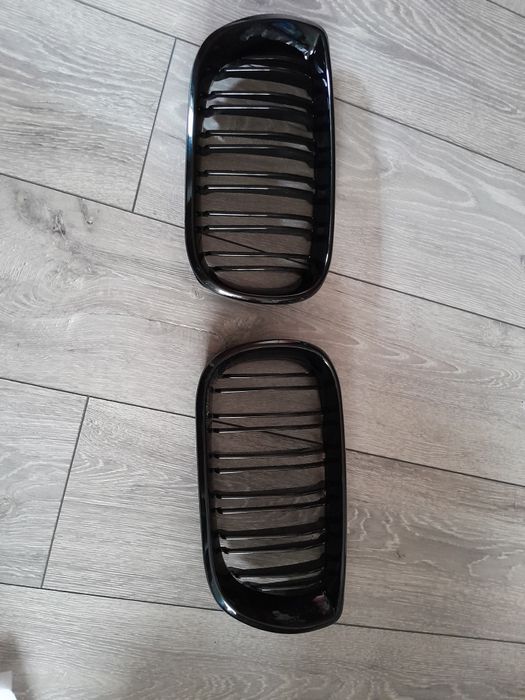 Vand set 2 grile capota  bmw e46 negru lucios 4 portiere (97-05) noi