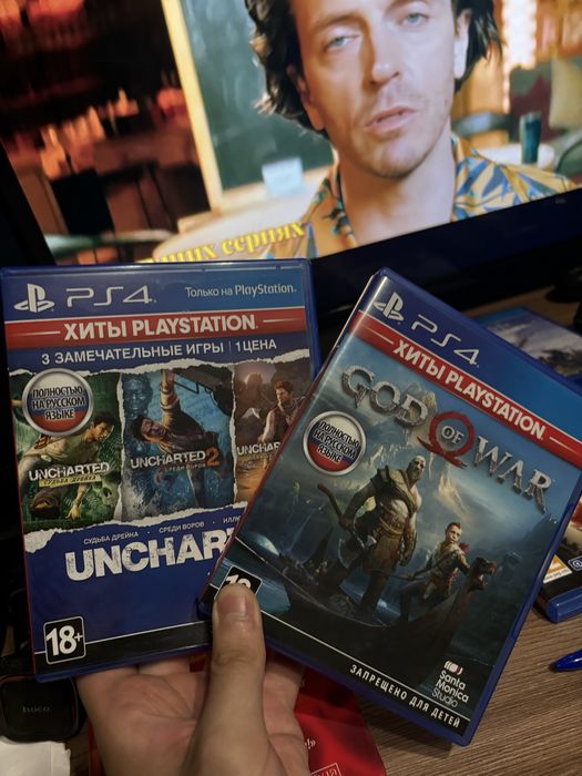 Продаю PlayStation 4 два джойстика