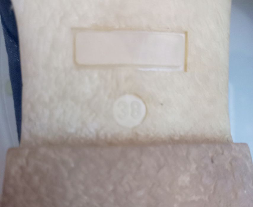 Ghete din piele intoarsa naturală, marca  Benvenuti, nr 38.