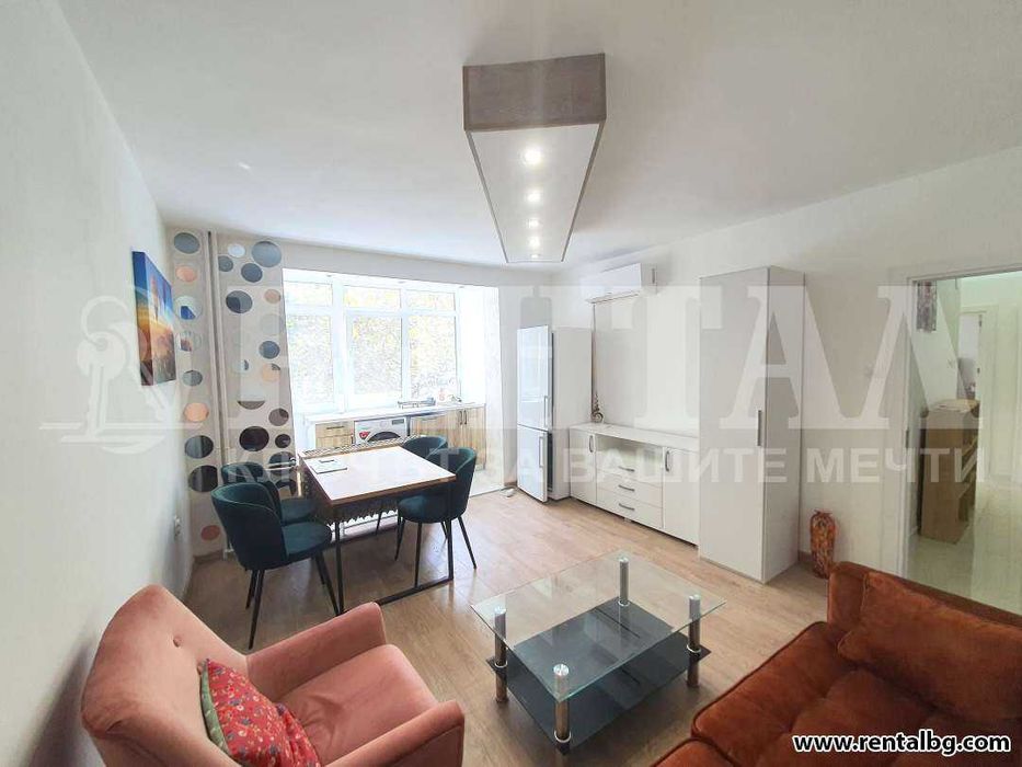 Дава се под наем Тристаен апартамент в Пловдив, Център - 80 кв.м за 510 € - Снимка #3