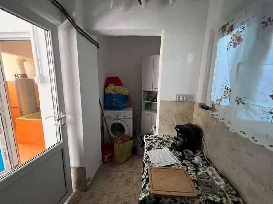 Vând casă la sat