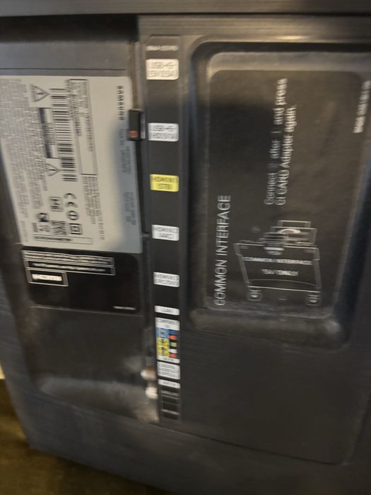 Smart TV Samsung diagonala 82 ecran fisurat