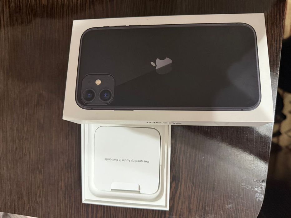 Продам айфон 11 каробка есть