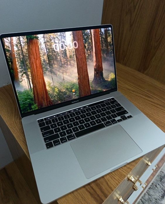 Macbook Pro 2019 16 inch cpu i9 ram 16 gb ssd 1 tb